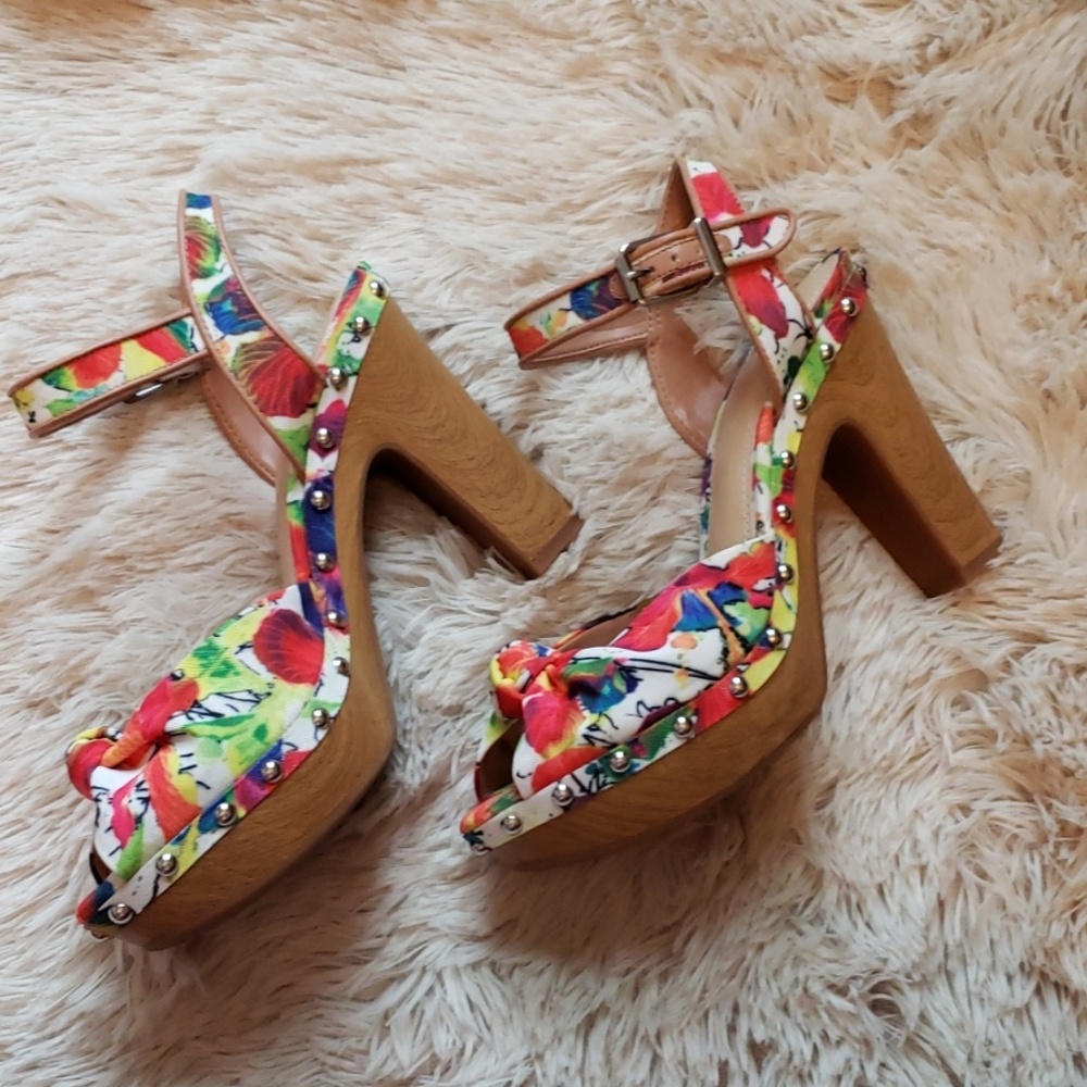 NWT Gianni Bini | Floral Platform Heels - Picture 5 of 6